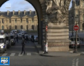 Panica la Paris. Un individ inarmat cu un cutit a agresat un militar ce asigura ordinea in fata celebrului muzeu Luvru - VIDEO