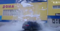 Cand caldura vine, zapada se topeste, masina se turteste...iar victima   este un sofer din Rusia - VIDEO 