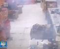 Imagini spectaculoase in China. Un barbat beat a aprins intentionat materialele pirotehnice care au inceput sa explodeze necontrolat - VIDEO