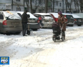 Desi strazile din Chisinau arata mai bine, in curtile din capitala e prapad. Autoritatile spun ca au prea putine utilaje pentru a le deszapezi - VIDEO