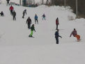 La ski... in Moldova! Zapada, schiuri si hohote de ras la fiecare cazatura. La Calarasi a fost deschisa o partie de 3 km: Cobori pe schiuri, dar urci cu microbuzul - VIDEO