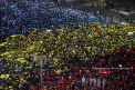 Ziua 13 de proteste in Piata Victoriei din capitala Romaniei. Peste 30.000 de oameni au format un "tricolor uman" in fata Guvernului de la Bucuresti