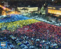 Au bifat a 13-a zi de proteste fara pauza. Peste 50 de mii de oameni si-au dat din nou intalnire in fata guvernului roman - VIDEO