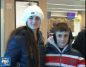 Emotionati de-a binelea, astazi, cei doi copii orfani din Capaclia au pasit pentru prima oara pe aeroportul Chisinau. Olesea si Tudor vor cunoaste Parisul - VIDEO