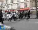 Aproape o mie de tineri au iesit in strada la Paris, sa protesteze, fiind nemultumiti de comportamentul agresiv ale oamenilor legii fata de un tanar de culoare - VIDEO