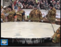 Are un diametru de 3 metri si a fost coapta pe un rug. Cum arata clatita uriasa gatita in Rusia, in ultima zi a sarbatorii traditionale rusesti, Maslenita - VIDEO