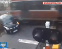 Un accident teribil s-a produs pe o cale ferata din Polonia. Un autoturism a fost lovit in plin de un tren - VIDEO