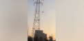 INCREDIBIL. Momentul in care un barbat cade de la 30 de metri inaltime si ramane in viata fiind electrocutat cu 30000 volti - VIDEO