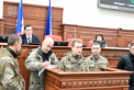 Un grup de nationalisti au dat buzna in timpul sedintei si au fortati consilierii sa voteze un proiect prin care sa oblige oameni de afaceri din oras  sa intrerupa relatiile cu partenerii lor rusi - VIDEO