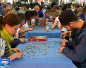 Sa aduni un puzzle intr-o competitie e mult mai incitant decat acasa in voie: Castigatorii au reusit performanta intr-o ora si 18 minute - VIDEO