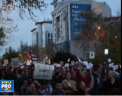 "Vucic, ai furat alegerile!", a rasunat in capitala Serbiei. Mii de protestatari au iesit pe strazile din Belgrad, fiind nemultumiti de noul presedinte - VIDEO