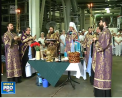 Cel mai mare combinat de panificatie din tara a incins cuptoarele si a inceput sa coaca bunatatile de Pasti. Inainte de toate, aluatul a fost sfintit - VIDEO