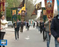 Zeci de credinciosi au parcurs astazi orasul dintr-un capat in altul la traditionalul drum al Crucii. Enoriasii s-au rugat in primul rand pentru sanatate si iertarea pacatelor - VIDEO