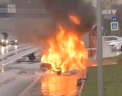 Accident teribil la Moscova. Momentul in care un Maserati se izbeste puternic de un stalp de electricitate de pe marginea drumului si ia foc - VIDEO