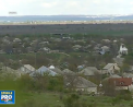 Mai multe sate din Anenii Noi si Causeni, in bezna deja de cinci zile. Pilonii sunt doborati la pamant, iar cablurile electrice stau insirate pe drum, ca abia ai unde sa calci - VIDEO
