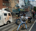 Bilantul protestelor din Venezuela a crescut la 23 de morti. Aproape jumatate au fost ucisi cand incercau sa fure paine - FOTO