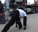 Maraton inedit la Londra. Un politist imbracat in costum de gorila a parcurs 42 de kilometri in 4 labe. Motivul pentru care a fost organizata actiunea - VIDEO