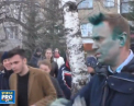 Alexei Navalinii ar putea sa nu mai vada cu ochiul drept, dupa ce un necunoscut l-a stropit in fata cu verde de briliant - VIDEO