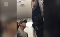 Un nou scandal la bordul unei aeronave americane. O familie a fost obligata sa coboare pentru ca a refuzat sa cedeze locul copilului de 2 ani, pentru care cumparase bilet - VIDEO