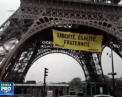 60 la suta dintre alegatorii francezi vor vota pentru Emmanuel Macron, arata ultimele sondaje. Candidata extremei dreapta, Marine le Pen, a fost atacata cu oua - VIDEO