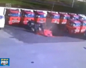 Incident iesit din comun in Rusia. Doua camioane au intrat practic in pamant, dupa ce asfaltul de sub ele s-a surpat - VIDEO