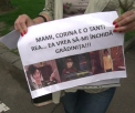 Cativa parinti, nemultumiti de vacante in gradinite - la protest in fata ministerului Educatiei: "nu le pasa de copiii nostri, luptam cum putem". Intre timp cei de la minister anunta ca au renuntat la modificari - VIDEO
