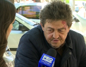 Gheorghe Grau doarme pe o banca din fata Primariei si mananca ce apuca: "Tot in viata asta are un rost, daca eu dau, mie trebuie sa mi se intoarca. Daca mie nu mi se intoarce, eu nu mai dau" - VIDEO