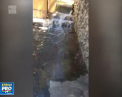 De 20 de ani locatarii unui bloc din capitala periodic inoata prin curte: "Cum mergem? Desculta!" - VIDEO