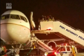 131 de persoane au fost date jos de la bordul avionului in care se aflau in New Jersey: unul dintre motoarele aeronavei a luat foc - VIDEO