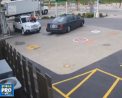 O tanara din Statele Unite a fost filmata in timp ce s-a urcat pe capota autoturismului sau, atunci cand a observat ca un individ s-a urcat la volan si a incercat sa-i fure masina - VIDEO