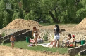Liber la bronzat nu insa si la scaldat. Cei de la Spatii Verzi spun ca au avut mult de lucru dupa ninsorile din aprilie si au cam intarziat cu amenajarea zonelor de odihna - VIDEO