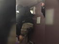 Panica intr-un avion ce a decolat din Australia si urma sa ajunga in Malaezia: un pasager a amenintat ca are o bomba si a incercat sa ajunga in cabina pilotilor. Cum s-a incheiat totul - VIDEO