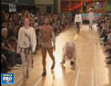 Vivienne Westwood a imbinat moda, spectacolul si politica, intr-un stil propriu: "Daca nu ne oprim, vor ramane doar un miliard de oameni pe planeta" - VIDEO