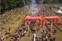 20 de kilometri, plini de obstacole. Atat au avut de alergat participantii care au luat parte la cursa cu noroi, organizata intr-un oras din Germania - VIDEO