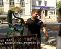 Tanarul care a ramas fara bijuteriile pe care le-a confectionat pentru a le vinde, pentru a strange bani pentru o operatie de care are mare nevoie, s-a intors astazi la taraba pentru a vinde tot ce i-a mai ramas prin casa - VIDEO
