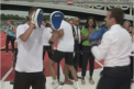 Presedintele francez si-a demonstrat abilitatile de sportiv. Emmanuel Macron a jucat tenis si a practicat box alaturi de sute de tineri - VIDEO