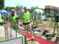 Premiera istorica pentru sportul moldovenesc. Primul campionat national de triathlon, in aer liber, a avut loc intr-un parc din capitala: participantii au alergat, au inotat si au pedalat, iar la sfarsit au fost rasplatiti... cu masaj - VIDEO