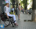 Capitala, un oras inaccesibil pentru oamenii cu probleme de vedere, de auz sau care sunt tintuiti intr-un scaun cu rotile: gropi, borduri inalte si treceri fara avertizare sonora - VIDEO