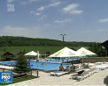 (P) Cautati o oaza de racoare in aceste zile toride? Complexul Forest Club este locul perfect pentru o odihna de vis, situat in padure la 35 de km de capitala - VIDEO