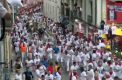 Pentru a treia zi la rand, cursele cu tauri de la Pamplona, Spania, s-au incheiat tragic. Zece oameni, grav raniti - VIDEO