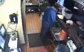 Ipostaza in care a fost filmat un angajat Pizza Hut. Clientii au spus ca nu mai mananca niciodata acolo. VIDEO