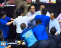 Arte martiale in plenul Parlamentului. Deputatii din Taiwan au oferit un adevarat spectacol, luandu-se la bataie chiar in timpul unei sedinte - VIDEO