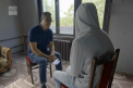 Marturii socante. Un tanar din Cecenia a povestit cosmarul prin care a trecut, din cauza orientarii sale sexuale: "Au prins organele mele genitale in cleste"- VIDEO