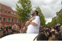 Gest emotionant din partea suporterilor lui Ajax Amsterdam. 
Fanii au venit la casa lui Nouri, iar parintii jucatorului nu si-au putut stapani lacrimile - VIDEO