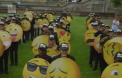 Record neobisnuit. Sute de persoanele pasionate de emoticoane s-au imbracat in diverse costume si au defilat pe strazile din Londra, Moscova, Dubai si Beijing - VIDEO