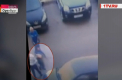 Caz iesit din comun in Rusia. Un medic de pe ambulanta a fost filmat in timp ce taraste pe asfalt un pacient pana la targa - VIDEO