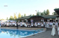 O petrecere racoroasa in tinute albe, marca Perfecte.md s-a dat la o piscina din capitala. Invitatii au imbracat cele mai frumoase tinute albe din garderoba - VIDEO