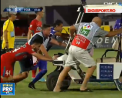 Doi fotbalisti din Campionatul Romaniei au oferit faza zilei. Au impins o masinuta care transporta jucatorii accidentati de pe teren, dupa ce aceasta s-a defectat in timpul meciului - VIDEO