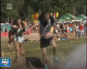 Localnicii dintr-un oras din Belarus au organizat competitia de carat neveste in spate - VIDEO