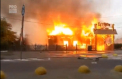Un restaurant din lemn aflat pe o plaja din Odesa a ars din temelii. Incendiul a fost stins abia dupa trei ore. Un pompier a avut nevoie de ajutorul medicilor - VIDEO